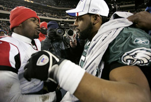 Terrell Owens is apparently not done with Donovan McNabb beef, wants to  fight former Eagles QB