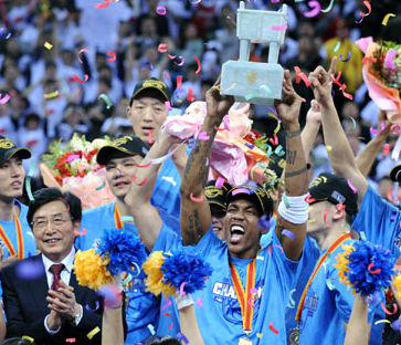 リーニン　北京ダックス　BEIJING ステファンマーブリー 北京ダックスのステフォン マーブリーは 2016 年中に浙江