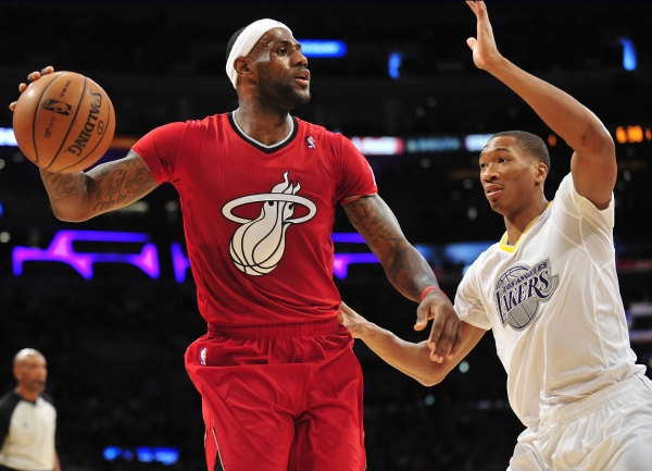 Sleeved jerseys not enough to stop LeBron, Heat in Christmas Day