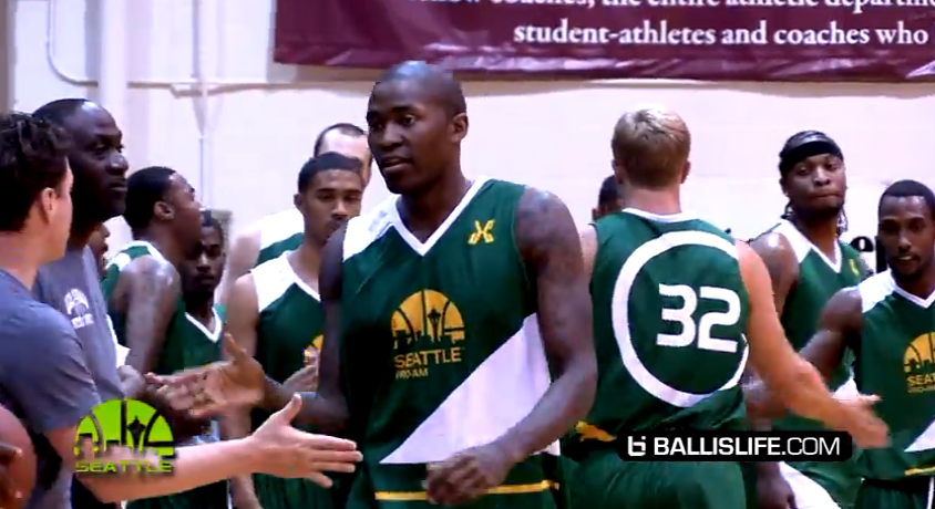 44  Jamal crawford handles workout with Machine