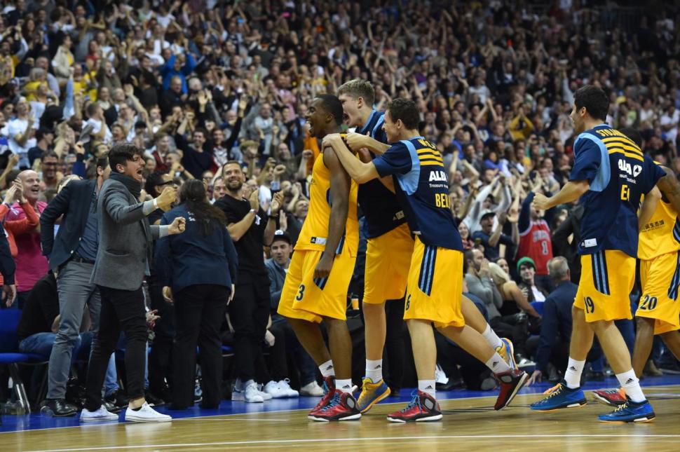 San Antonio Spurs Lose to Alba Berlin at the Buzzer (VIDEO)