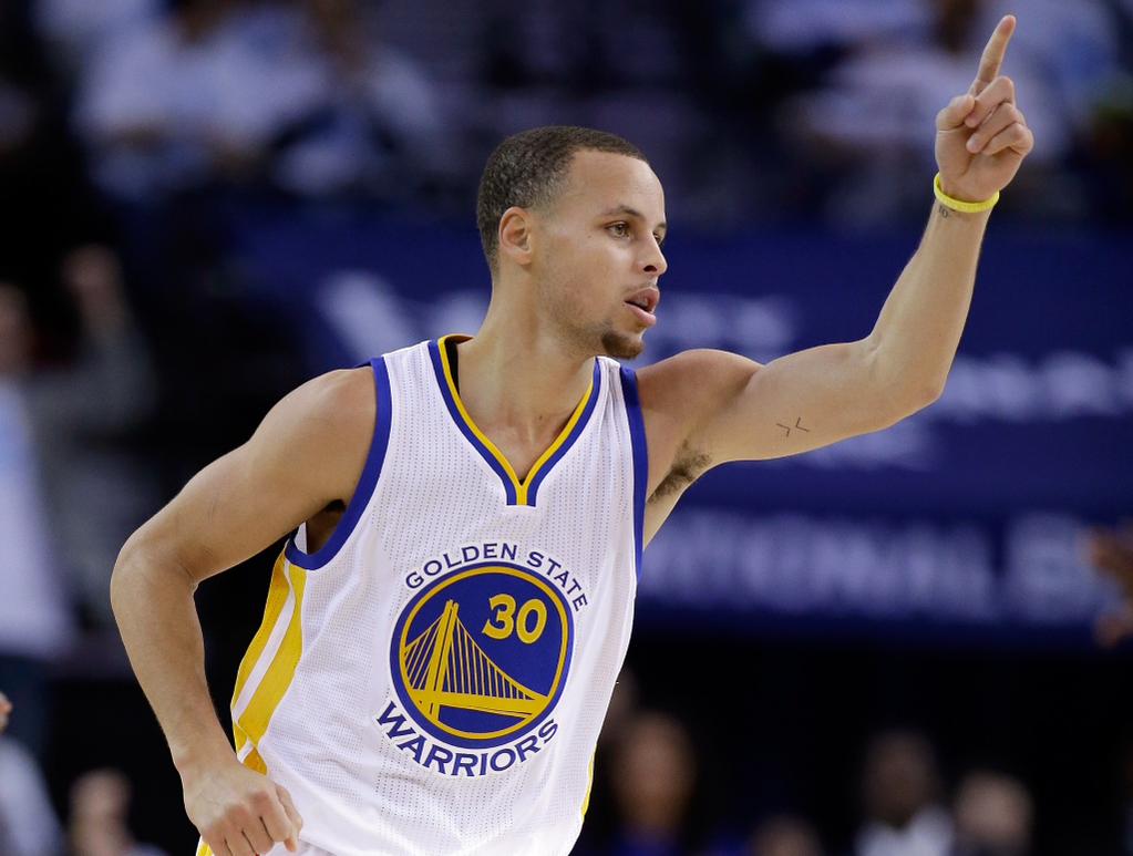 Stephen Curry Breaks the OKC Thunder's Ankles (VIDEO)