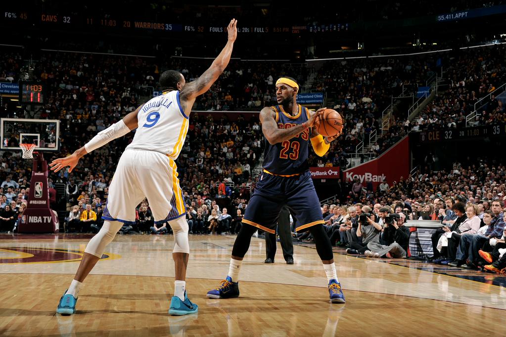 LeBron James Dominates the Warriors With 42 Points and 11 Rebounds (VIDEO)