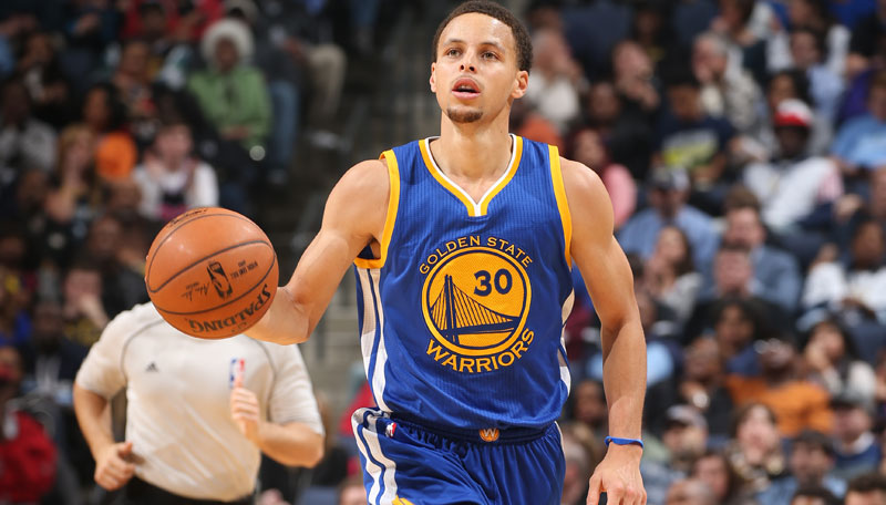 Stephen Curry With The 30-foot, No-look Pass (video)