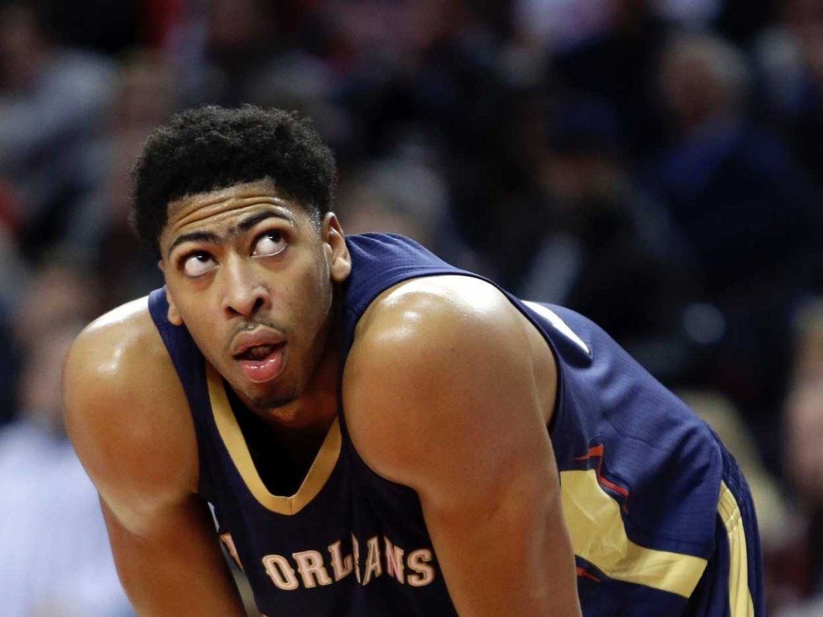 Anthony Davis' Nike All-Star shoes have unibrows on them