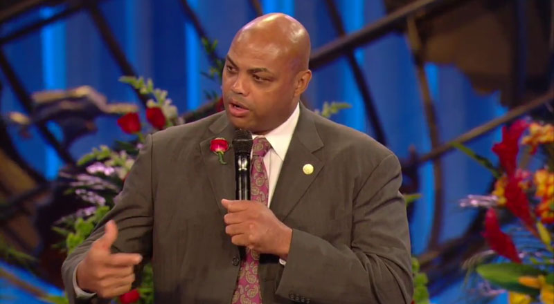 Charles Barkley gives touching eulogy for Moses Malone, man he called 'dad