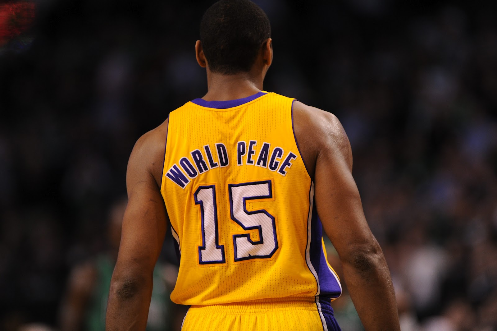 Lakers embrace Metta World Peace in crunchtime of 110-109 win over