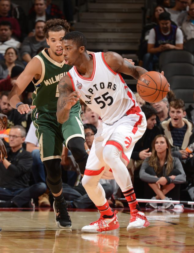 TORONTO, CANADA - NOVEMBER 1: Delon Wright #55 of the Toronto Raptors handles the ball against the Milwaukee Bucks during the game on November 1, 2015 at the Air Canada Centre in Toronto, Ontario, Canada. NOTE TO USER: User expressly acknowledges and agrees that, by downloading and or using this Photograph, user is consenting to the terms and conditions of the Getty Images License Agreement. Mandatory Copyright Notice: Copyright 2015 NBAE (Photo by Ron Turenne/NBAE via Getty Images)