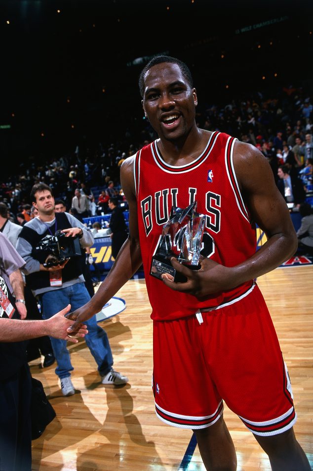 MAY 1: Elton Brand #42 of the Chicago Bulls receives his Co-Rookie of the Year Award that he shared with Steve Francis circa 2000. NOTE TO USER: User expressly acknowledges and agrees that, by downloading and or using this photograph, User is consenting to the terms and conditions of the Getty Images License Agreement (Photo by Noren Trotman/ NBAE via Getty Images)