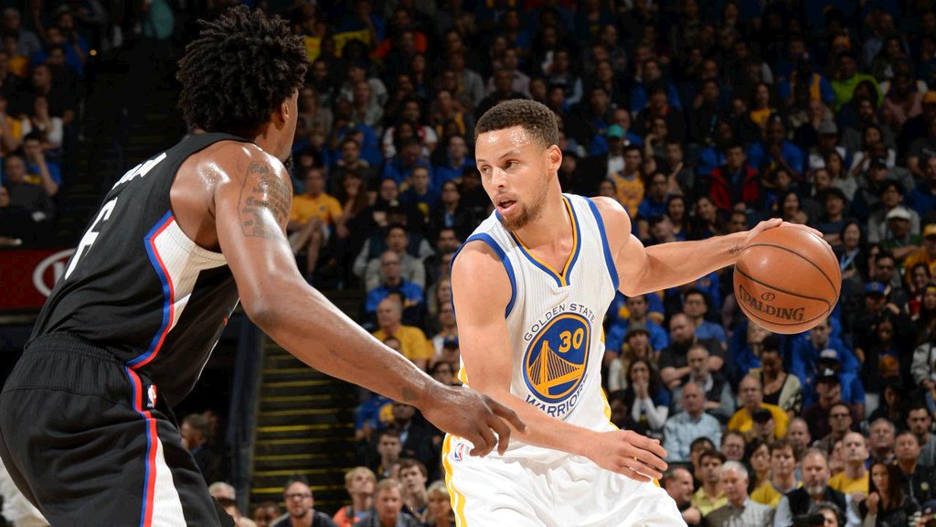 Stephen Curry Finds Draymond Green With Spectacular Lefty Pass (VIDEO ...