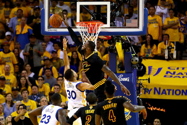 LeBron James blocks Stephen Curry and trash talks him 