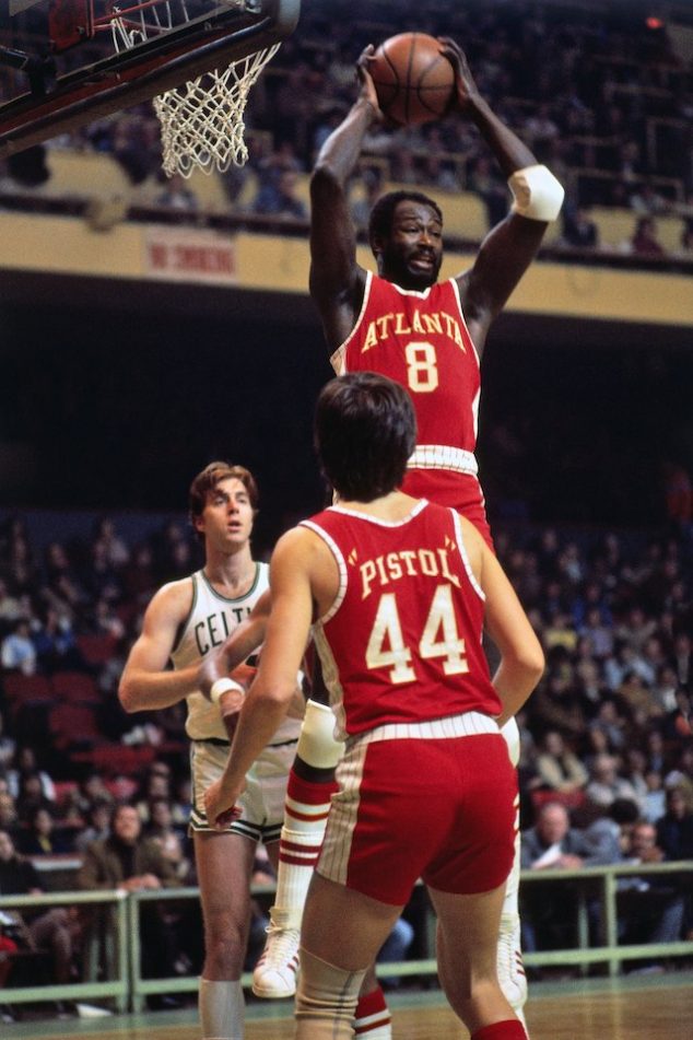 BOSTON - 1974: Walt Bellamy #8 of the Atlanta Hawks rebounds against the Boston Celtics during a game played in 1974 at the Boston Garden in Boston, Massachusetts. NOTE TO USER: User expressly acknowledges and agrees that, by downloading and or using this photograph, User is consenting to the terms and conditions of the Getty Images License Agreement. Mandatory Copyright Notice: Copyright 1974 NBAE (Photo by Dick Raphael/NBAE via Getty Images)