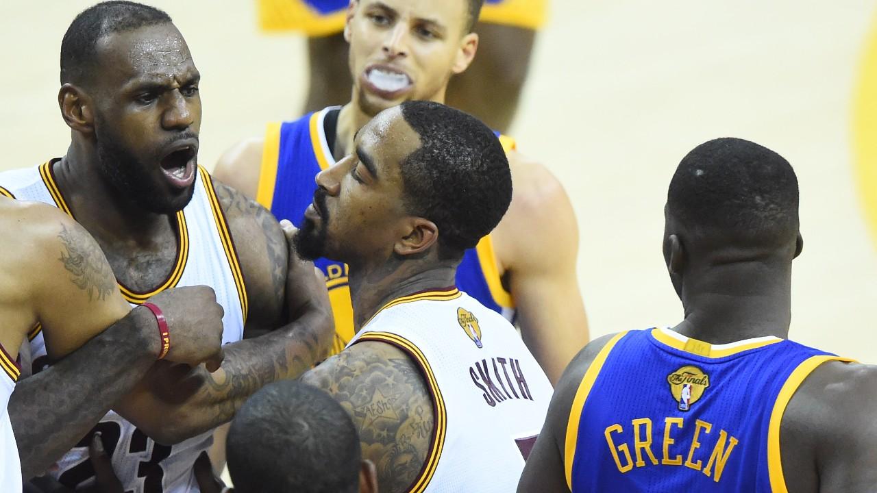 WATCH: LeBron James And Draymond Green Get Into Late-Game Altercation ...