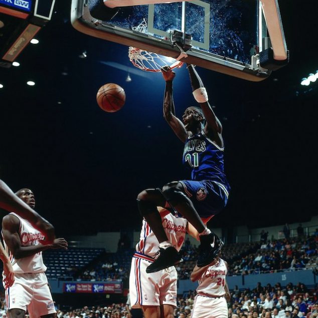 LOS ANGELES - 1996: Kevin Garnett #21 of the Minnesota Timberwolves dunks against the Los Angeles Clippers during a 1996 NBA game at the Los Angeles Memorial Sports Arena in Los Angeles, California. NOTE TO USER: User expressly acknowledges that, by downloading and or using this photograph, User is consenting to the terms and conditions of the Getty Images License agreement. Mandatory Copyright Notice: Copyright 1996 NBAE (Photo by Jon SooHoo/NBAE via Getty Images)