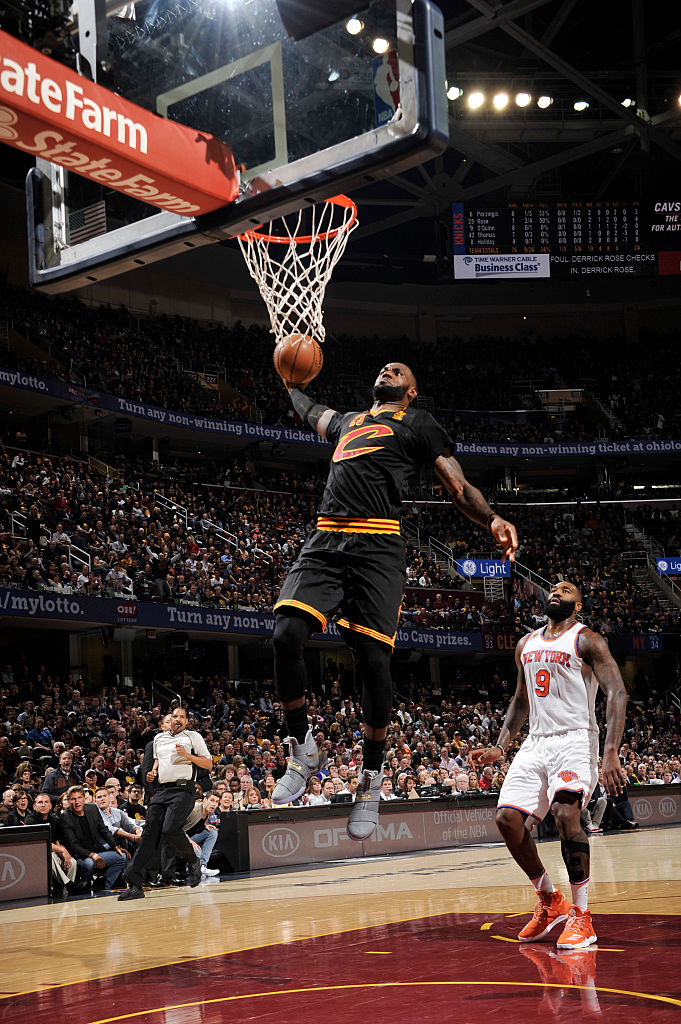 LeBron James Takes Flight On Breakaway Slam (VIDEO)