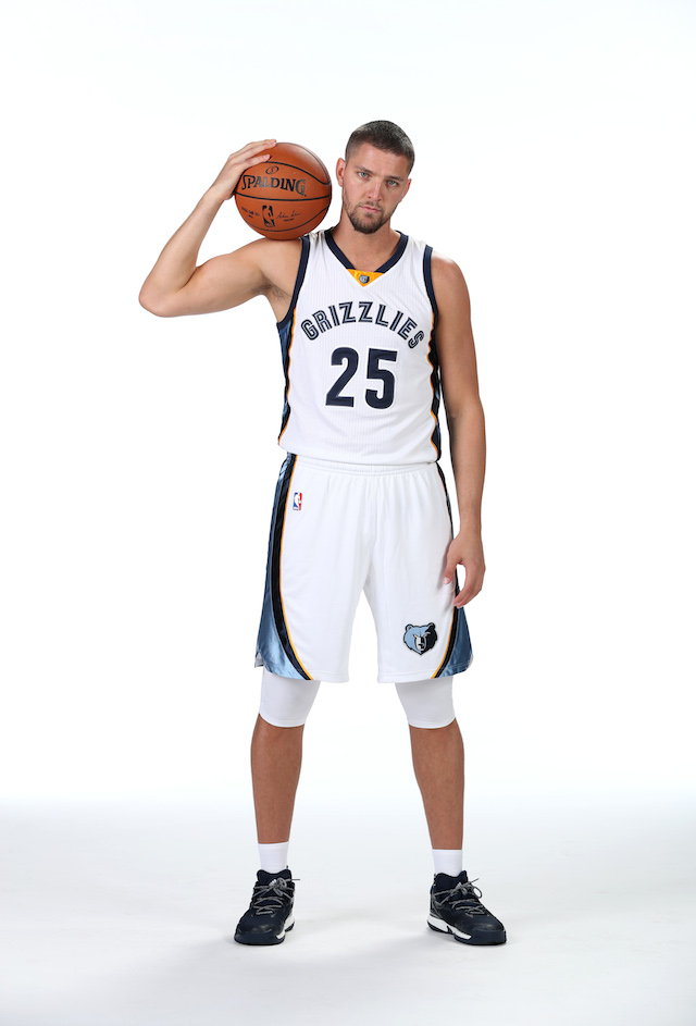 MEMPHIS, TN - SEPTEMBER 26: Chandler Parsons #25 of the Memphis Grizzlies poses for a portrait during Memphis Grizzlies Media Day on September 26, 2015 at FedExForum in Memphis, Tennessee. NOTE TO USER: User expressly acknowledges and agrees that, by downloading and or using this photograph, User is consenting to the terms and conditions of the Getty Images License Agreement. Mandatory Copyright Notice: Copyright 2016 NBAE (Photo by Joe Murphy/NBAE via Getty Images)