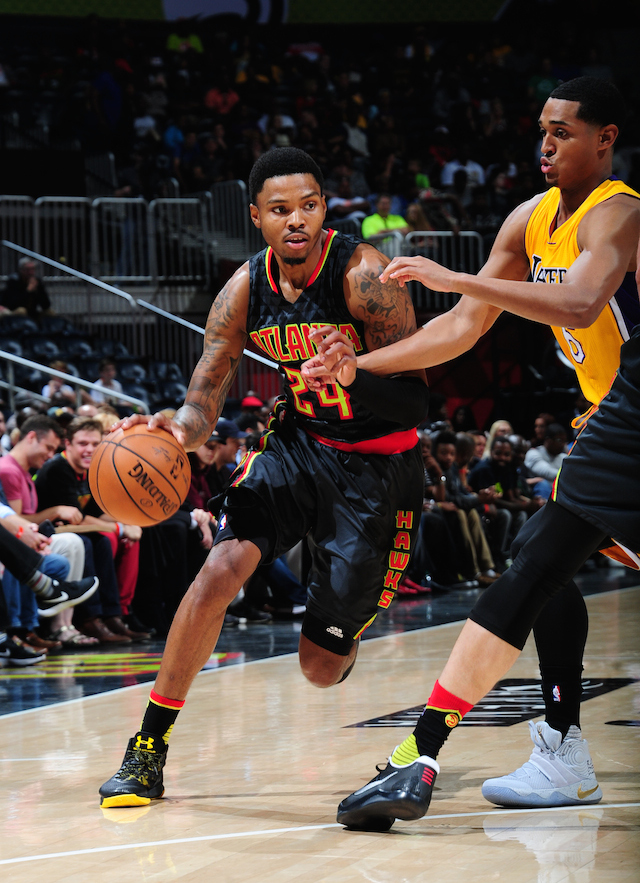 ATLANTA, GA - NOVEMBER 2: Kent Bazemore #24 of the Atlanta Hawks handles the ball against the Los Angeles Lakers on November 2, 2016 at Philips Arena in Atlanta, Georgia. NOTE TO USER: User expressly acknowledges and agrees that, by downloading and/or using this Photograph, user is consenting to the terms and conditions of the Getty Images License Agreement. Mandatory Copyright Notice: Copyright 2016 NBAE (Photo by Scott Cunningham/NBAE via Getty Images)