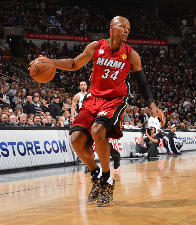 SAN ANTONIO, TX - JUNE 11: Ray Allen #34 of the Miami Heat drives against the San Antonio Spurs during Game Three of the 2013 NBA Finals on June 11, 2013 at AT&T Center in San Antonio, Texas. NOTE TO USER: User expressly acknowledges and agrees that, by downloading and or using this photograph, User is consenting to the terms and conditions of the Getty Images License Agreement. Mandatory Copyright Notice: Copyright 2013 NBAE (Photo by Jesse D. Garrabrant/NBAE via Getty Images)