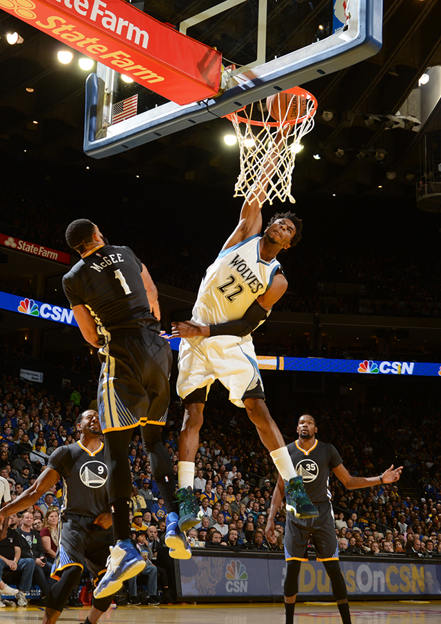 OAKLAND, CA - NOVEMBER 26: Andrew Wiggins #22 of the Minnesota Timberwolves dunks the ball during a game against the Golden State Warriors on November 26, 2016 at ORACLE Arena in Oakland, California. NOTE TO USER: User expressly acknowledges and agrees that, by downloading and/or using this photograph, user is consenting to the terms and conditions of Getty Images License Agreement. Mandatory Copyright Notice: Copyright 2016 NBAE (Photo by Noah Graham/NBAE via Getty Images)