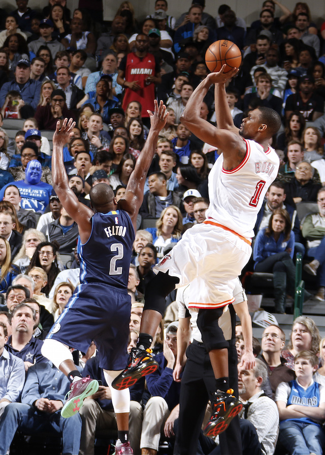 DALLAS, TX - FEBRUARY 3: Chris Bosh #1 of the Miami Heat shoots a jumper against Raymond Felton #2 of the Dallas Mavericks on February 3, 2016 at the American Airlines Center in Dallas, Texas. NOTE TO USER: User expressly acknowledges and agrees that, by downloading and or using this photograph, User is consenting to the terms and conditions of the Getty Images License Agreement. Mandatory Copyright Notice: Copyright 2016 NBAE (Photo by Danny Bollinger/NBAE via Getty Images)