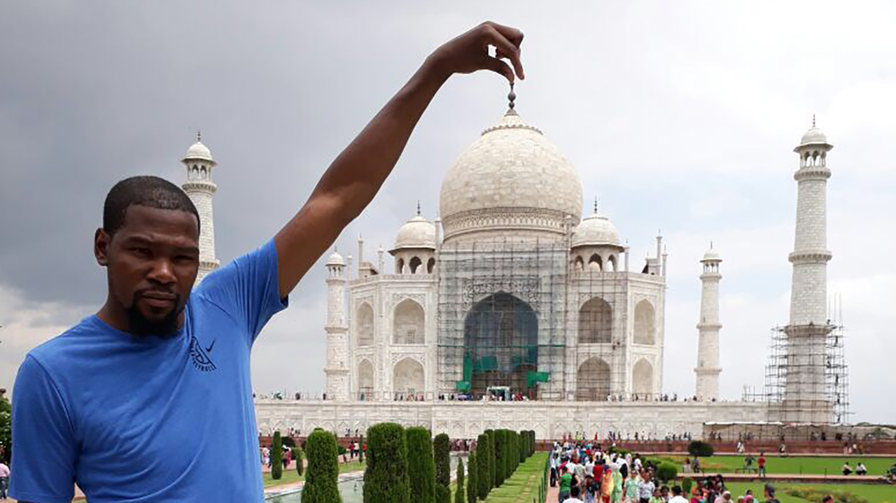 Kevin Durant Visits the Taj Mahal on India Tour