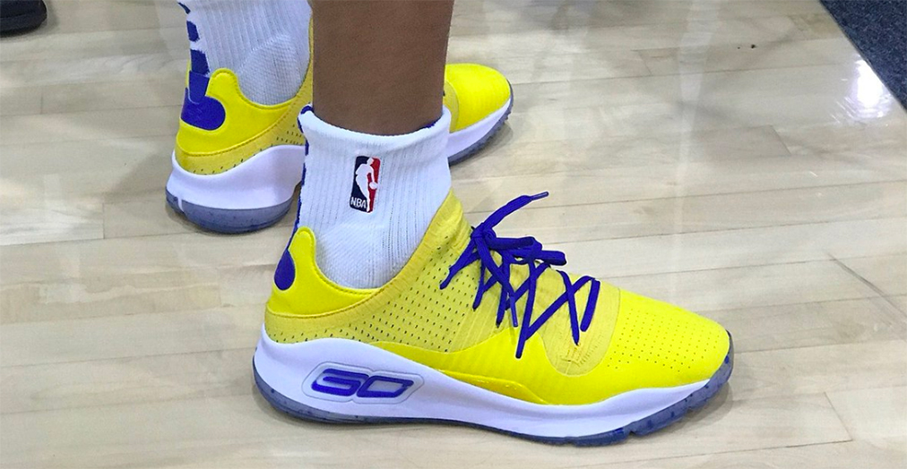 steph curry wearing curry 4