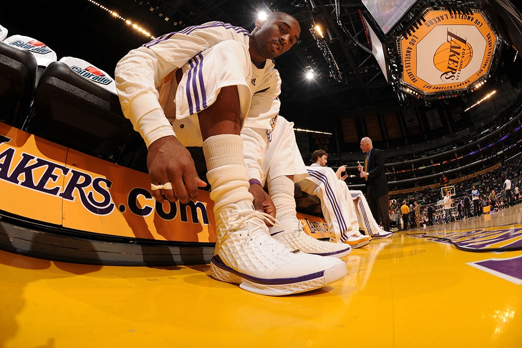 kobe sneakers last game