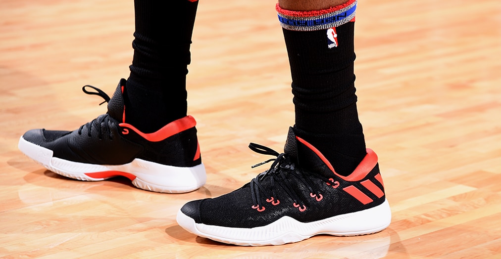 Cerdo es suficiente barco James Harden Debuted adidas Harden BTE in Rockets Win Against the Hornets