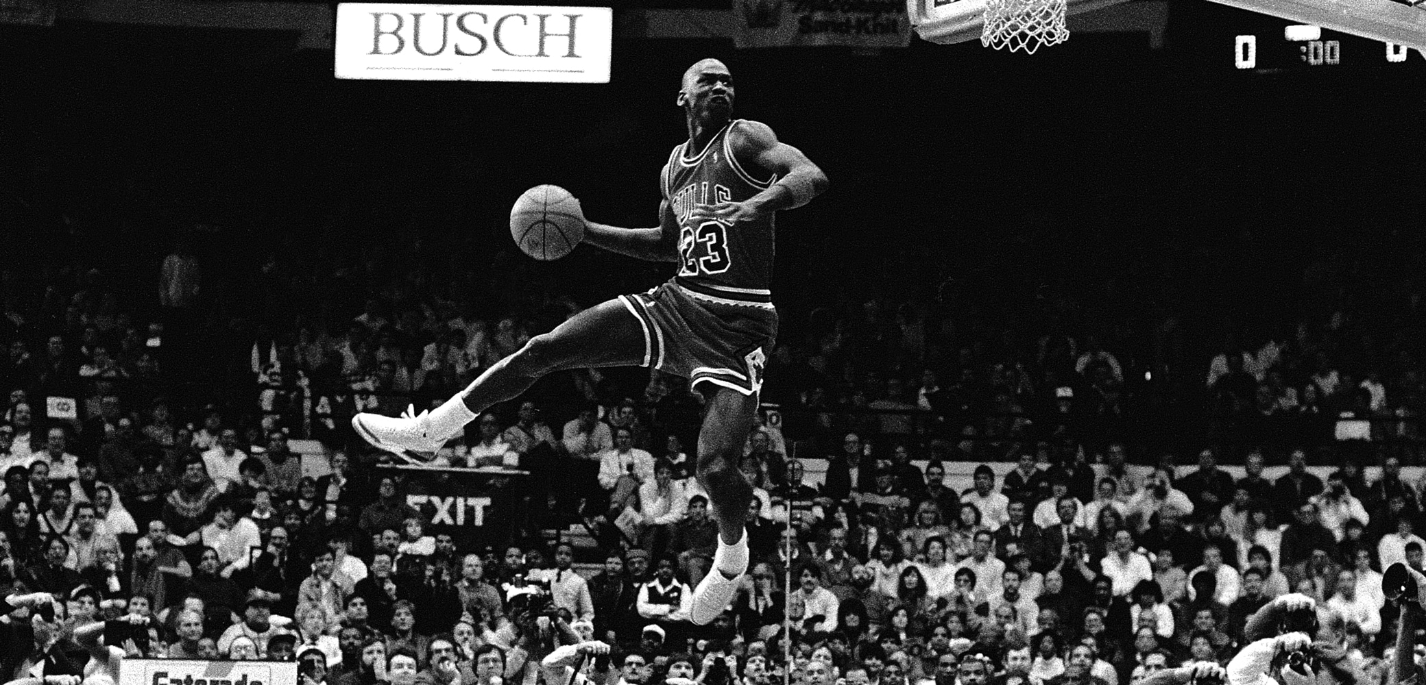 Michael Jordan wins 1988 Slam Dunk Contest at All-Star Weekend Photo  Gallery