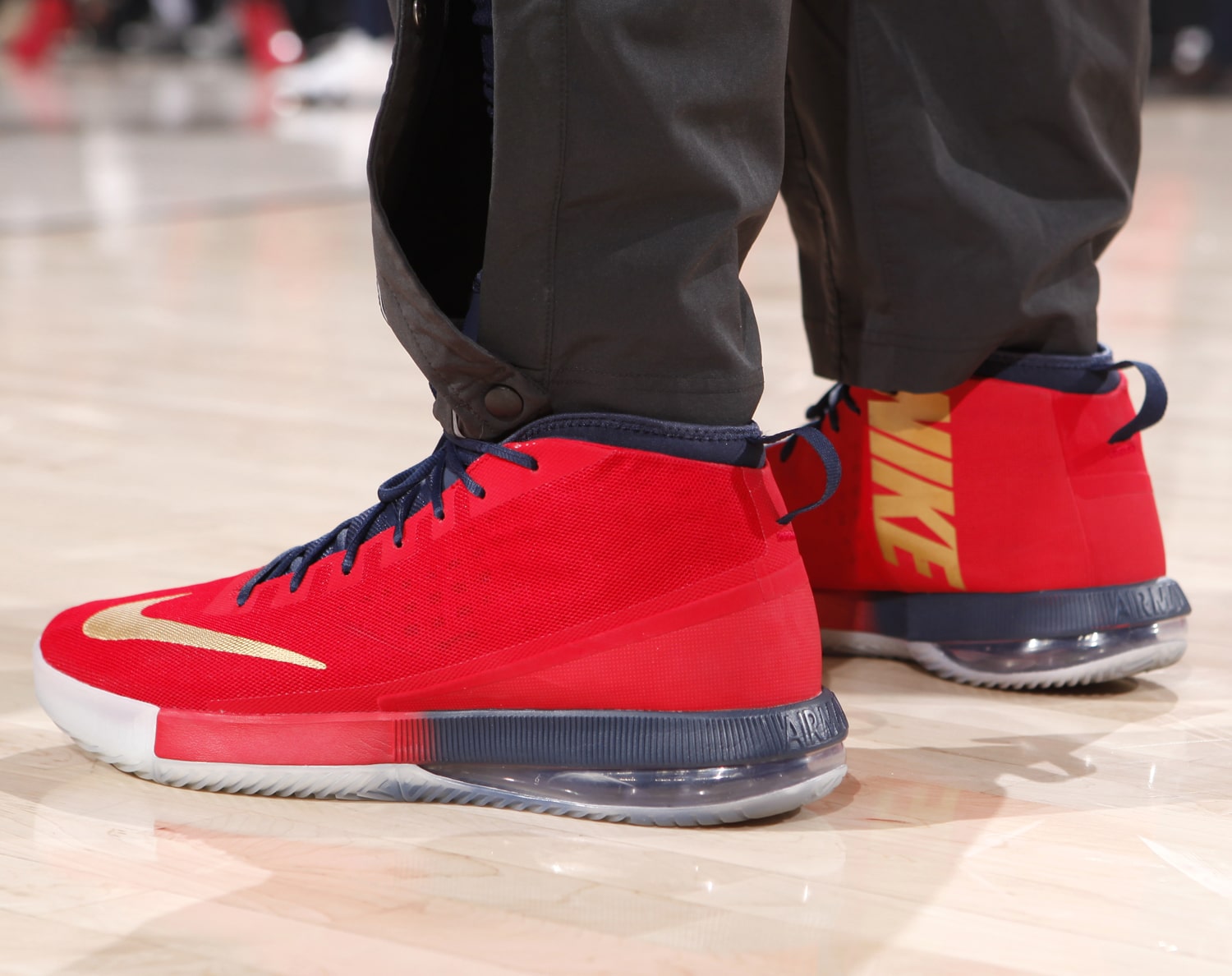 nike air max dominate anthony davis