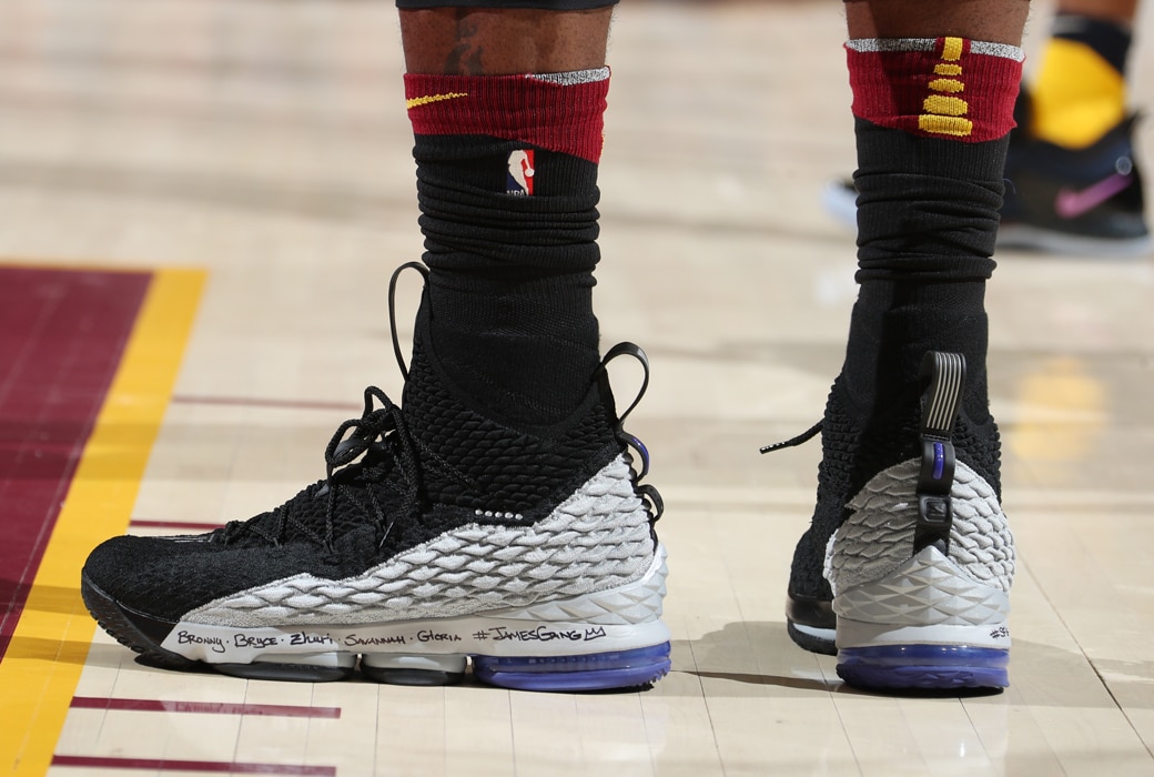 lebron 15 shoes colorways