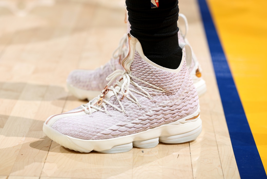 lebron 15 lakers colorway