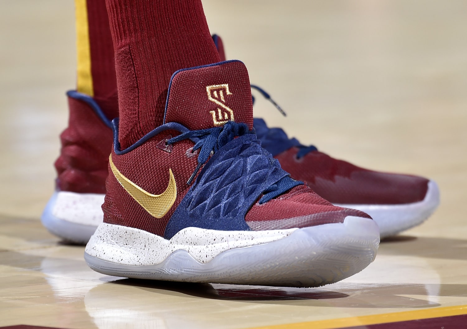 kyrie low on feet