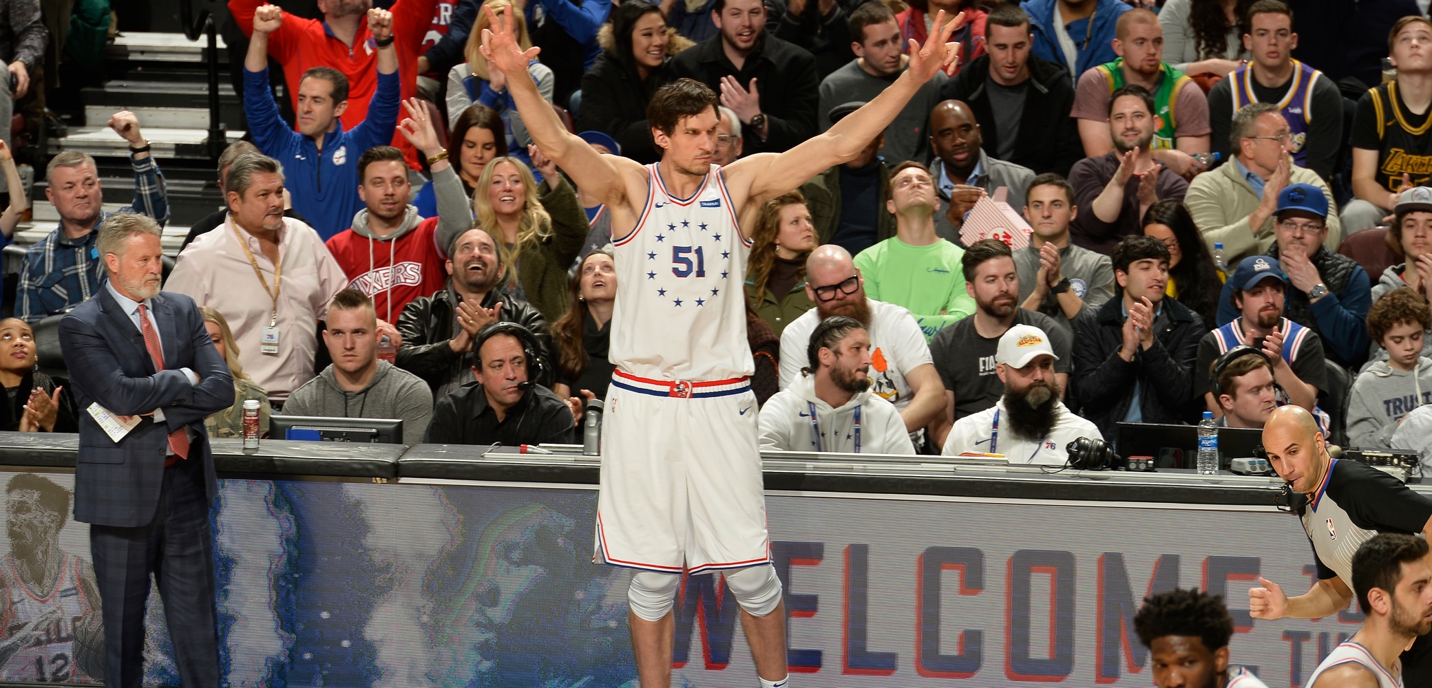 Sixers fans give Boban Marjanovic a big hand in return with Mavs