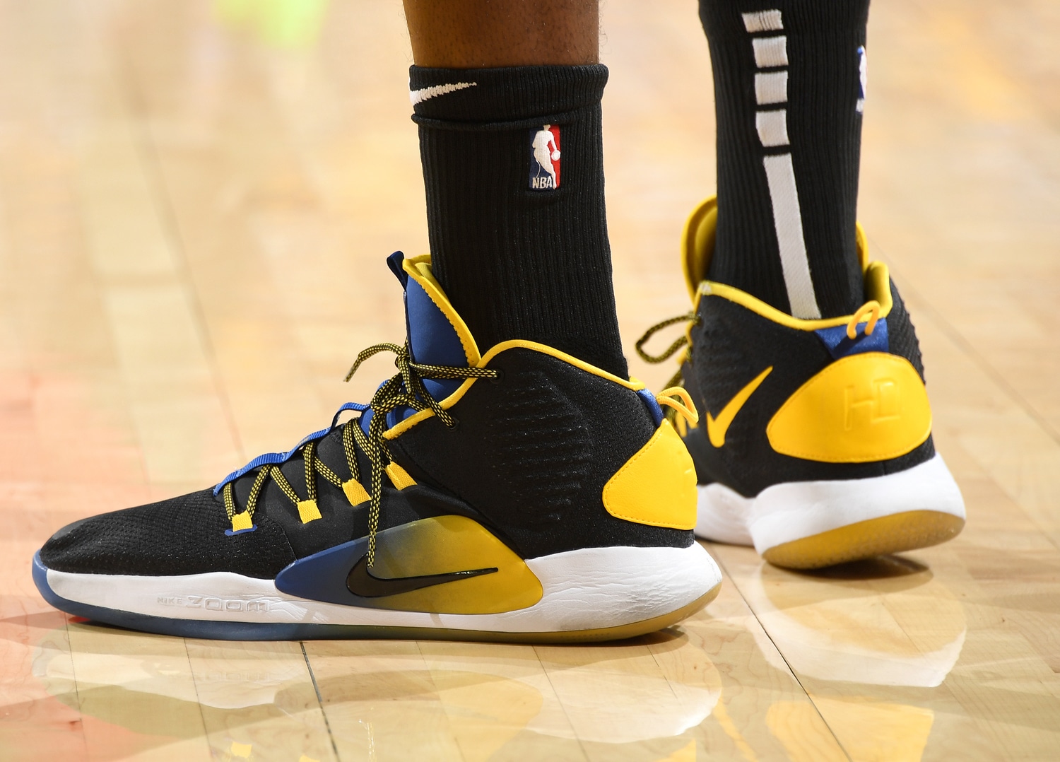 NBA Kicks of the Night: Steph Curry rocks 