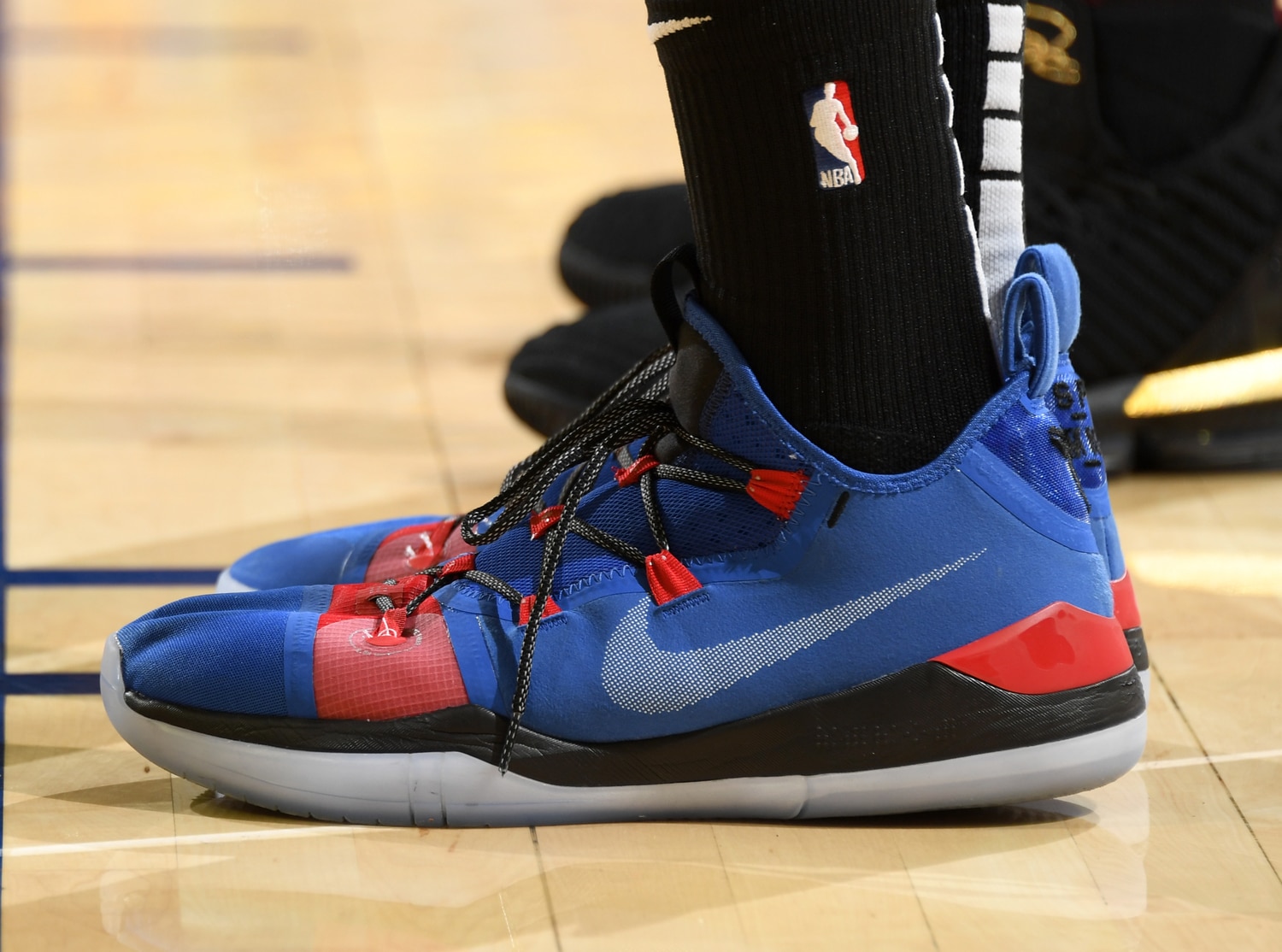 NBA Kicks of the Night: Steph Curry rocks 