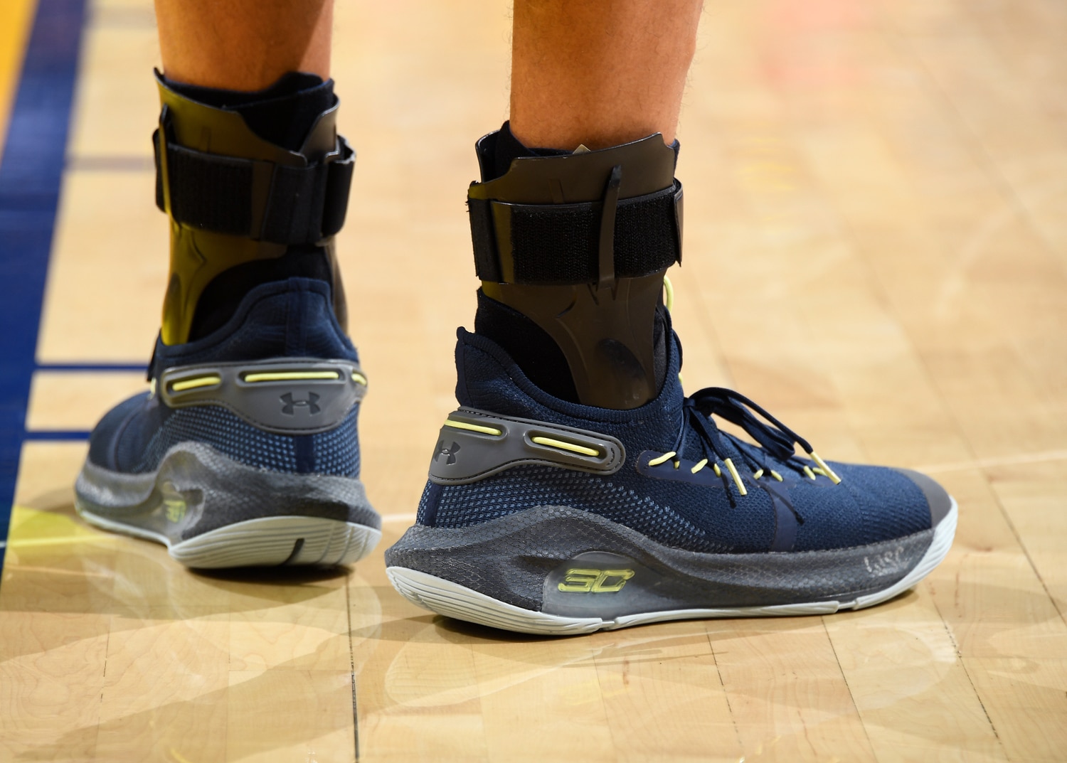 NBA Kicks of the Night: Steph Curry rocks 