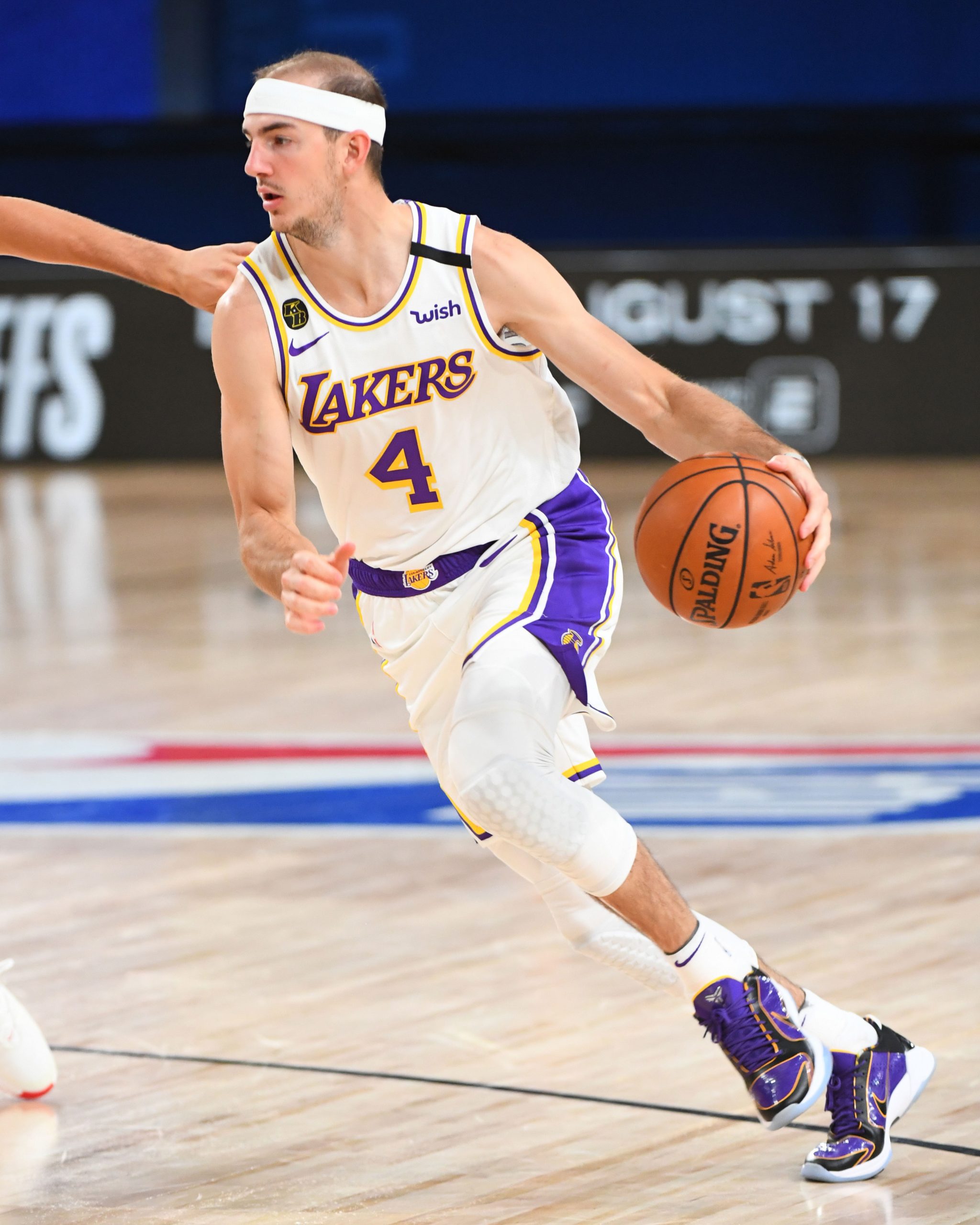 lakers on court gear