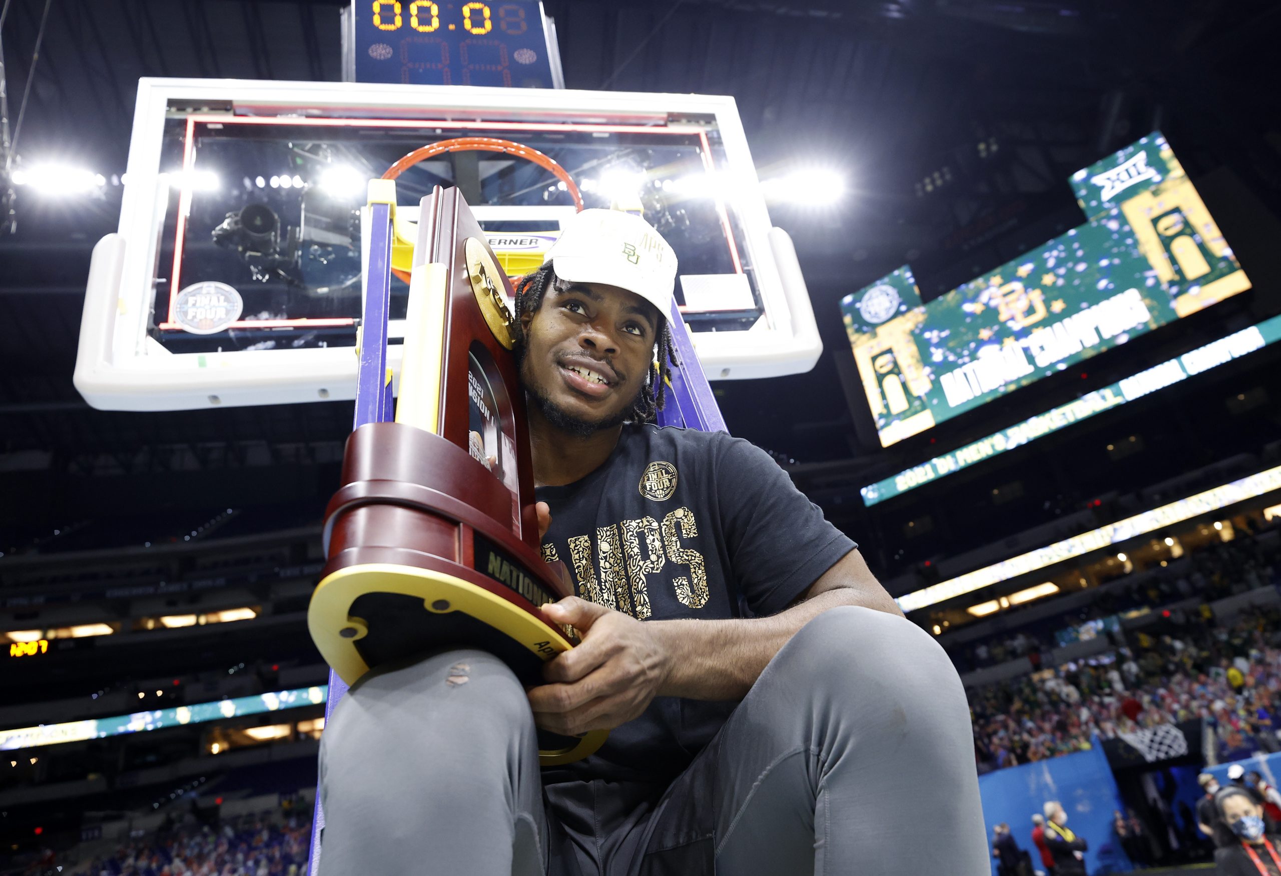 VIDEO: NBA's Davion Mitchell greets fans during trip to Hinesville -  Coastal Courier