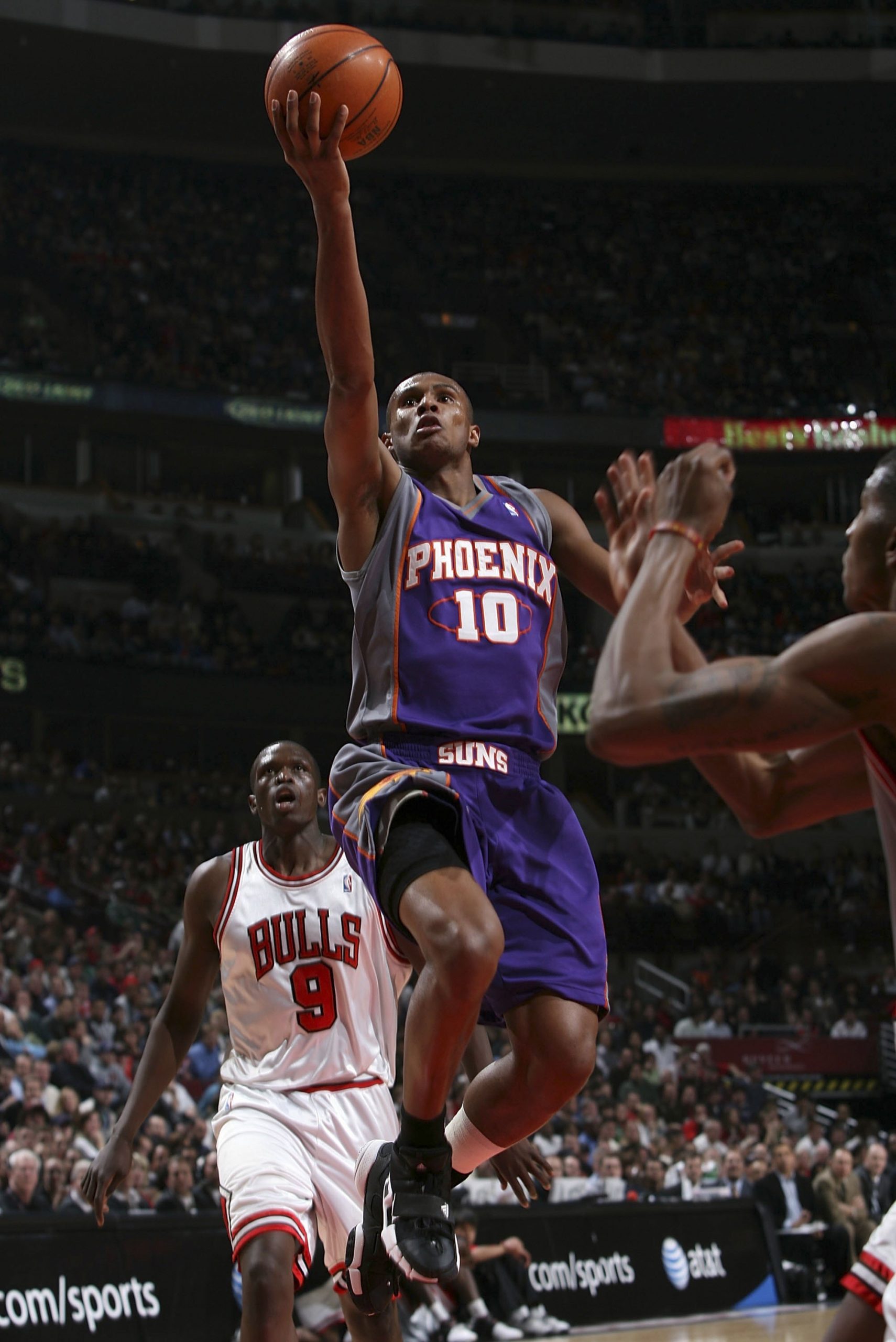 Ballislife - Happy 34th birthday to the blur Leandro Barbosa. He's  currently on his 3rd stint with the Phoenix Suns (2003-2010, 2014, 2016).