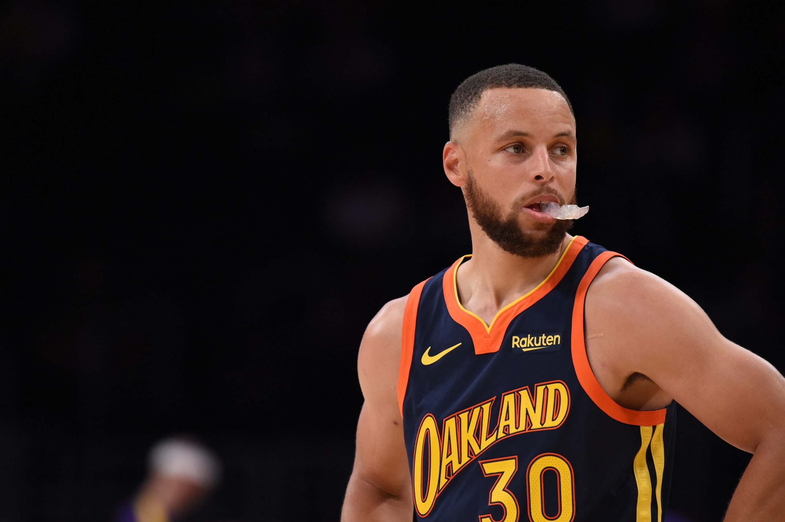 Report: Warriors sign Steph Curry to 4-year, $215M extension