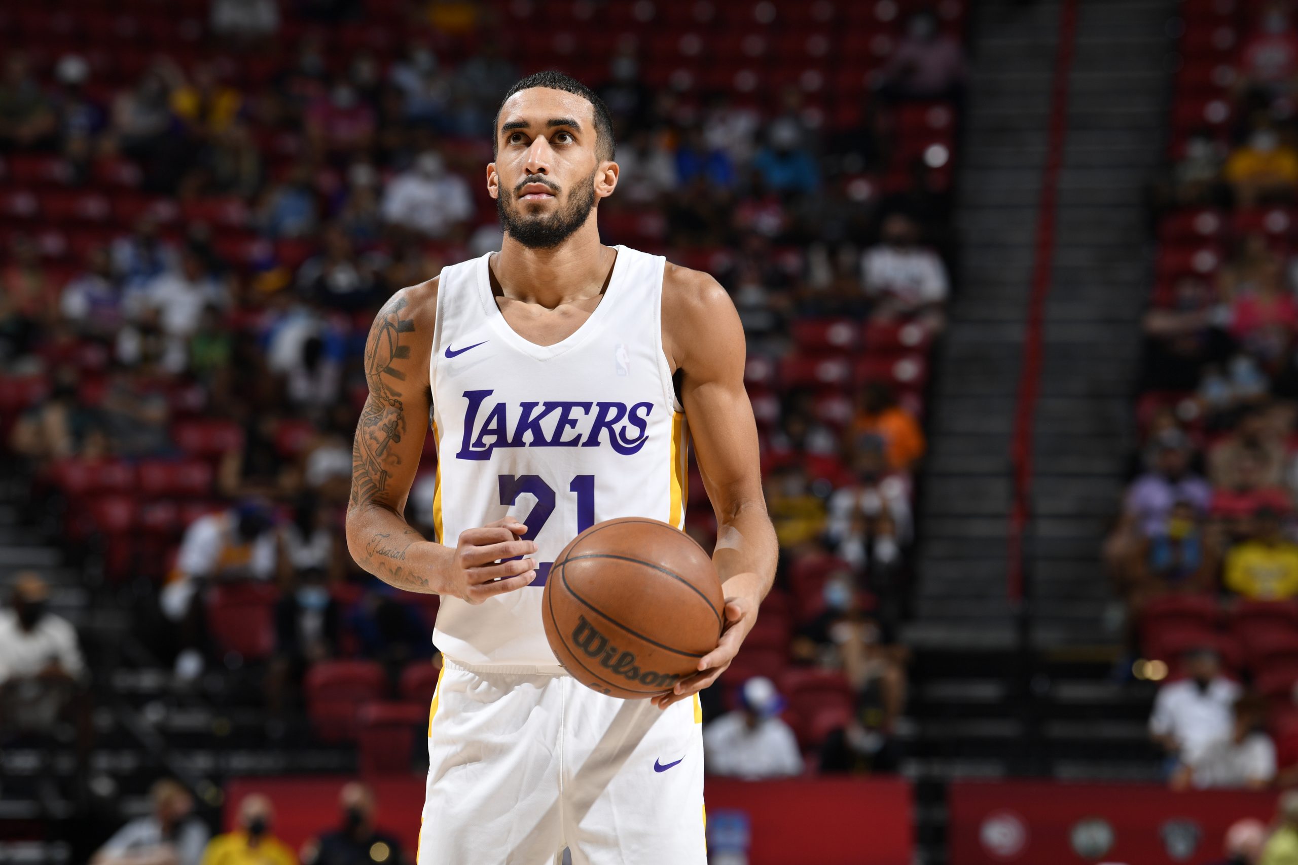 Los Angeles Lakers Add Trevelin Queen to Their Training Camp Roster