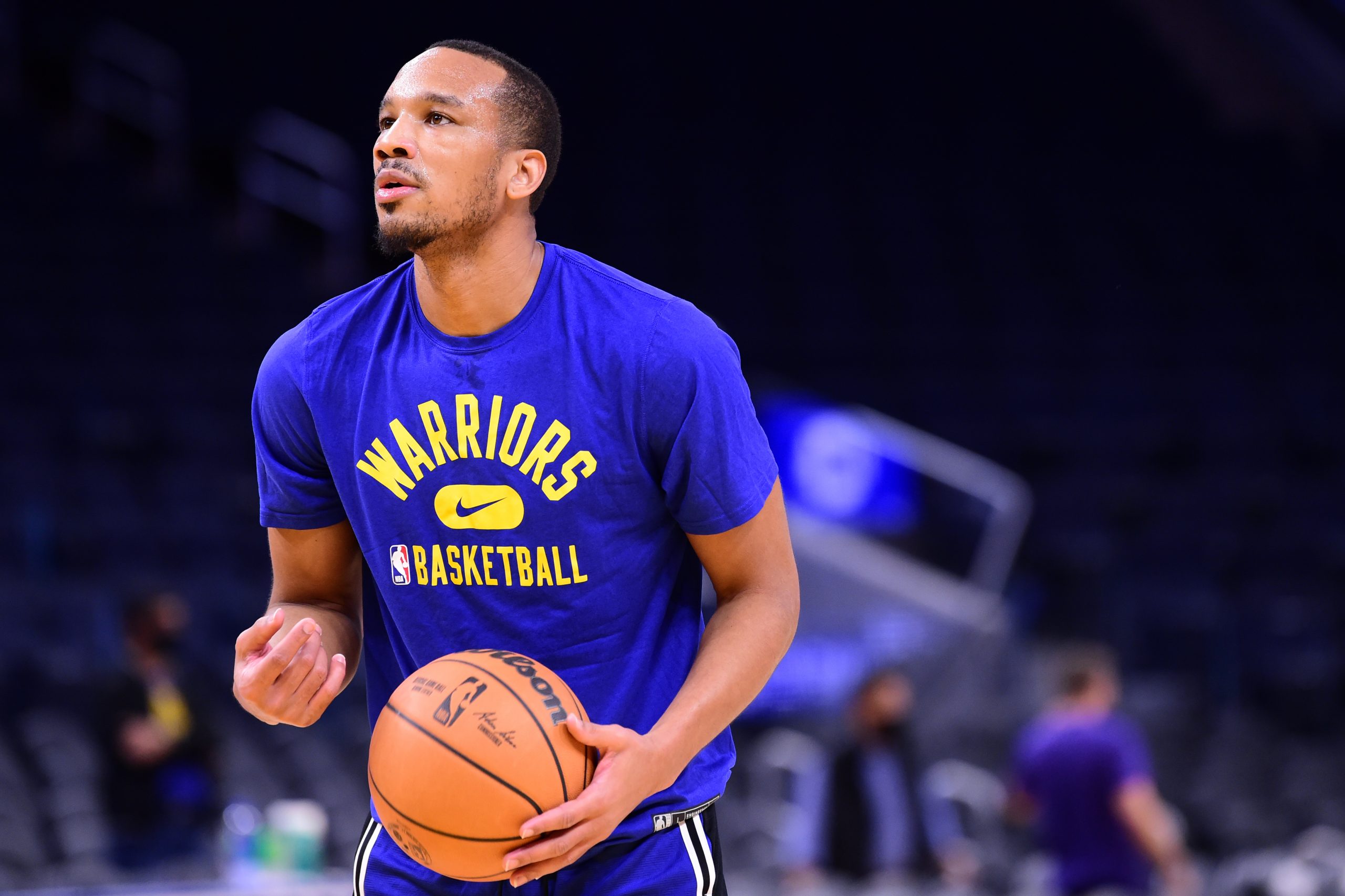Lakers claim Avery Bradley off waivers for final roster spot