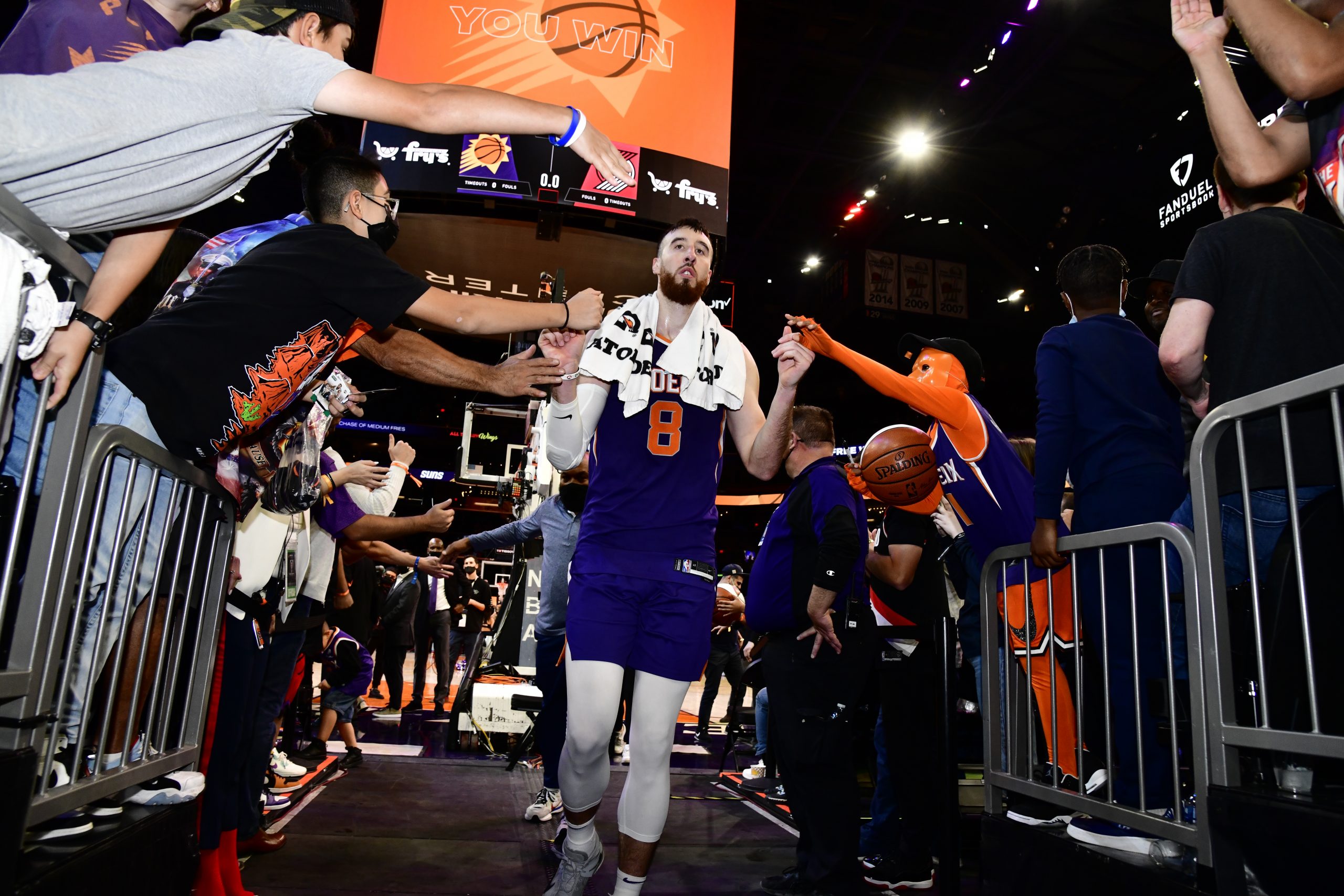 Frank Kaminsky Posts a Career-High 31 Points in Suns Sixth-Straight Win