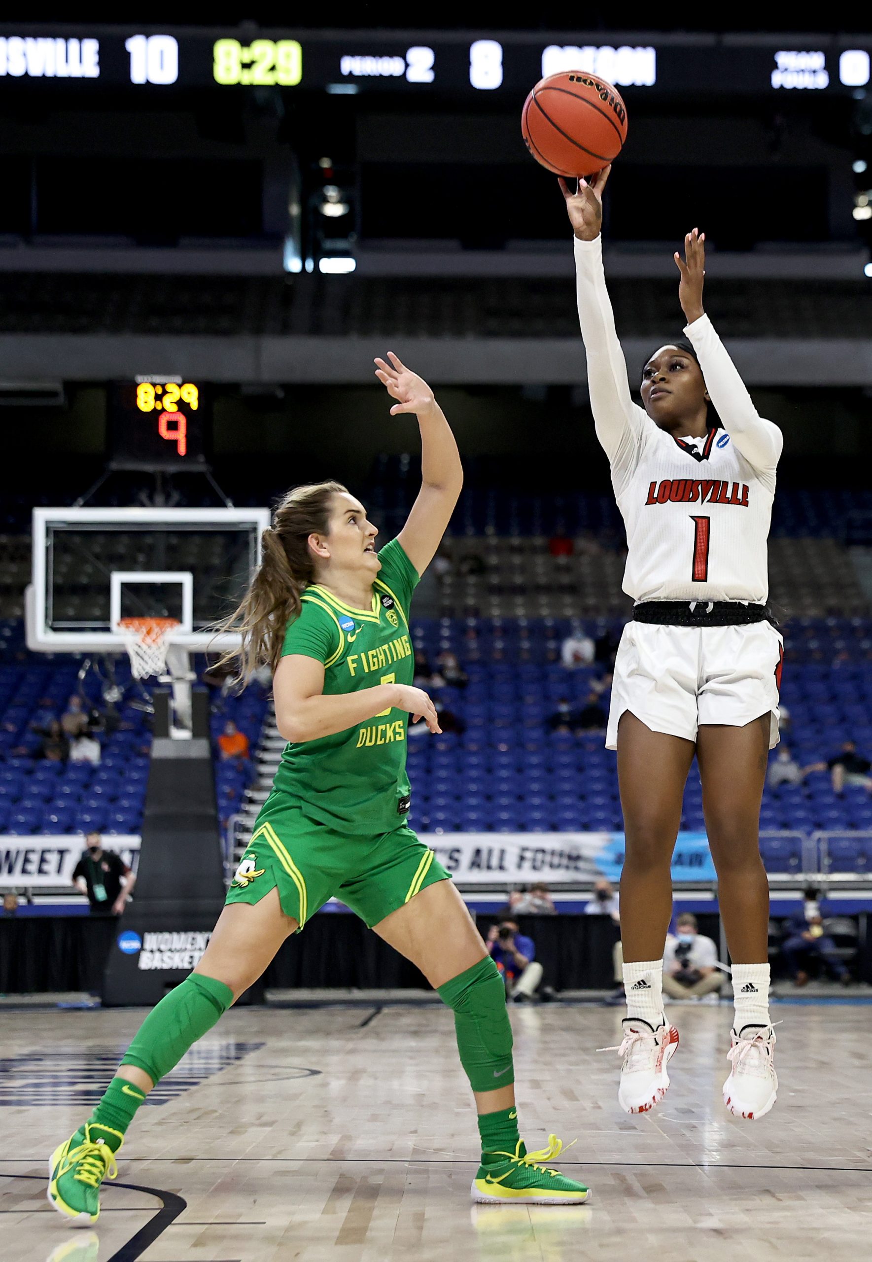 NCAA tournament: Dana Evans leads Louisville over Oregon