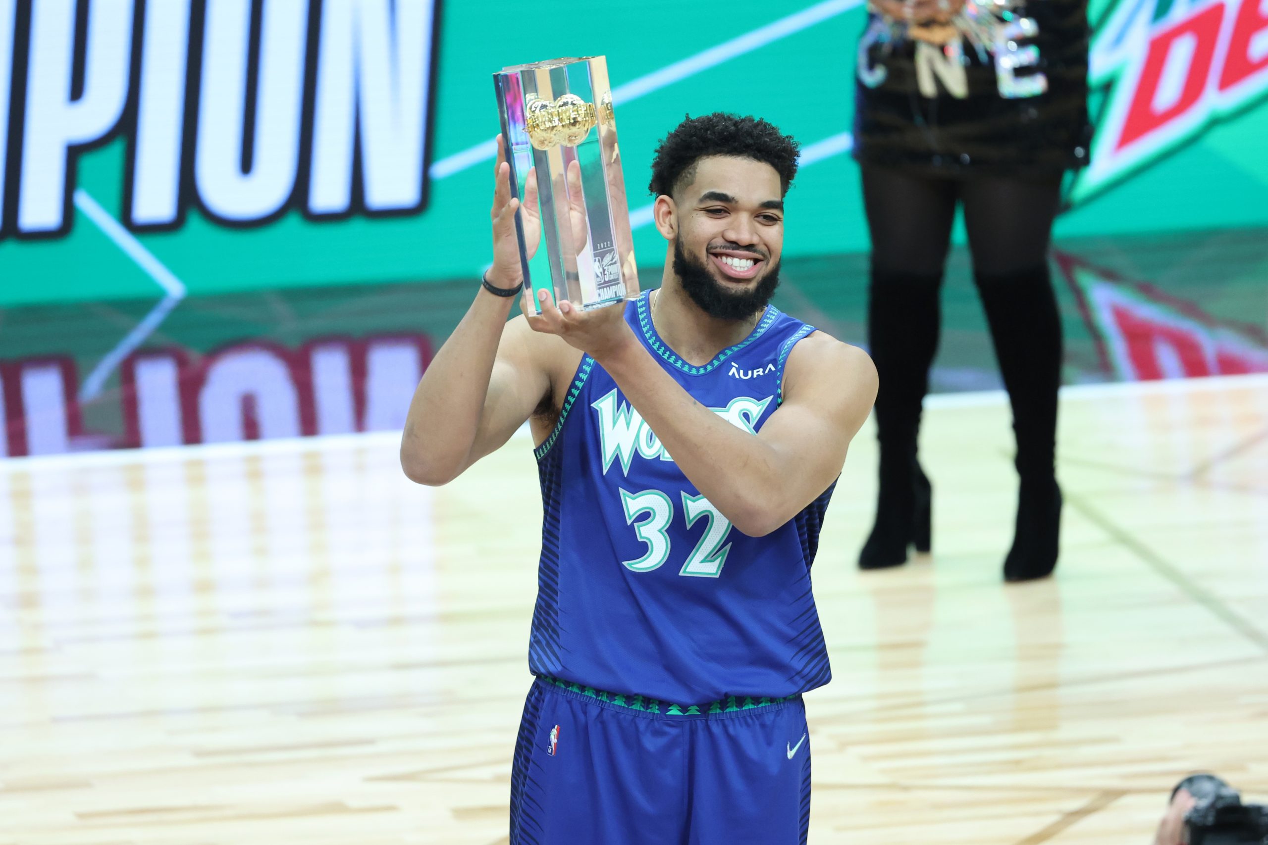 Karl-Anthony Towns Makes History In NBA All Star Three-Point Shootout ...