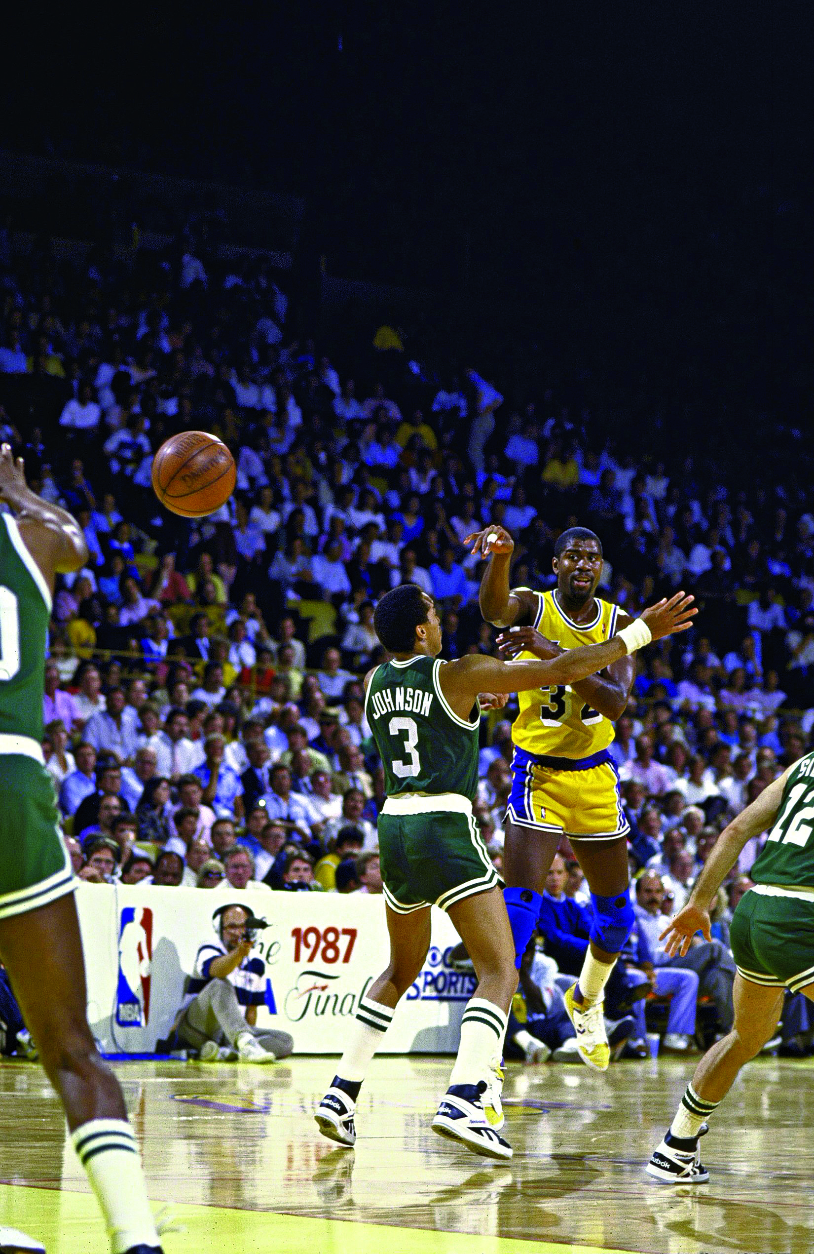 Larry Bird of the Boston Celtics talks with Michael Cooper of the Los  News Photo - Getty Images