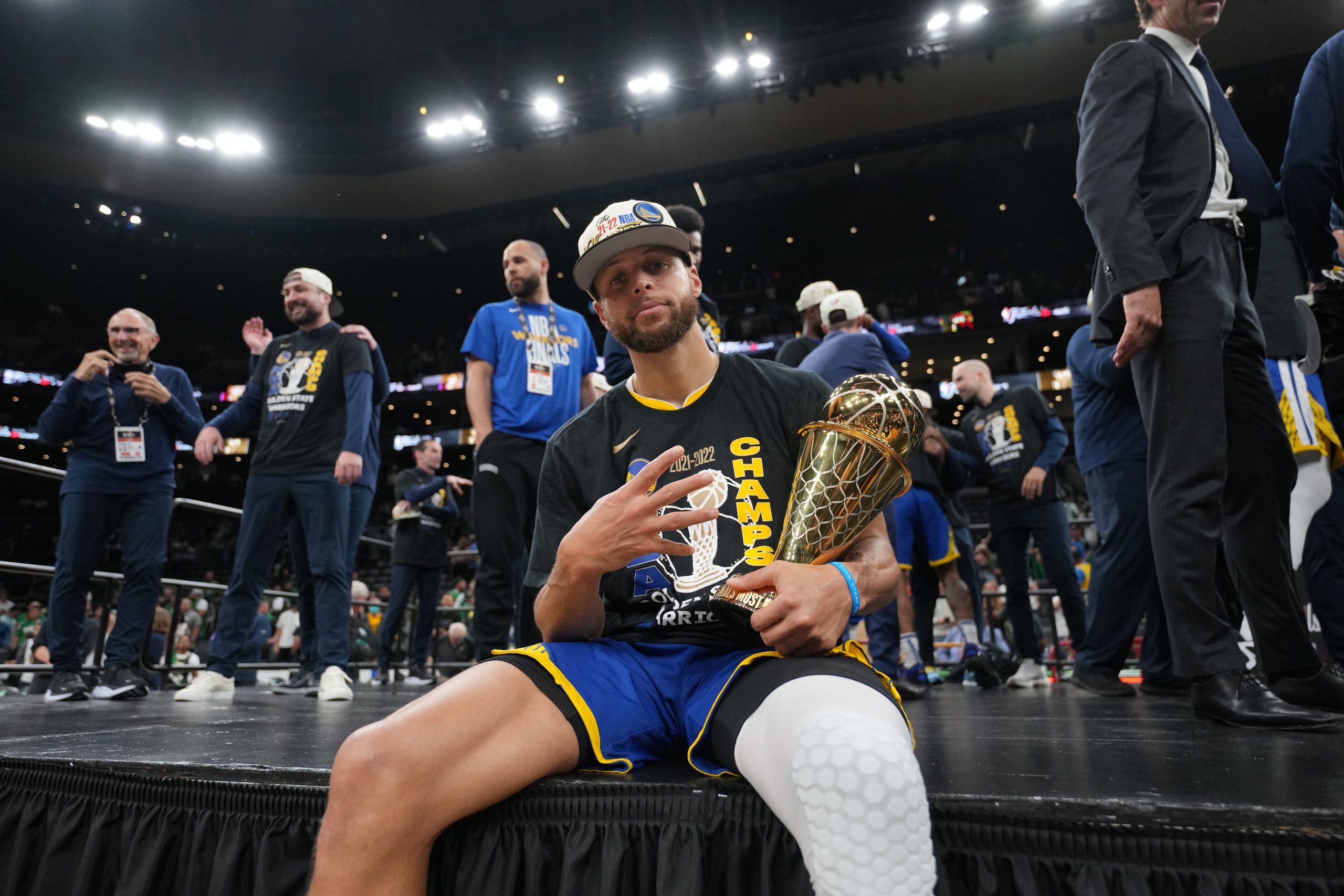 Stephen Curry remporte le tout premier titre de MVP de la finale de la