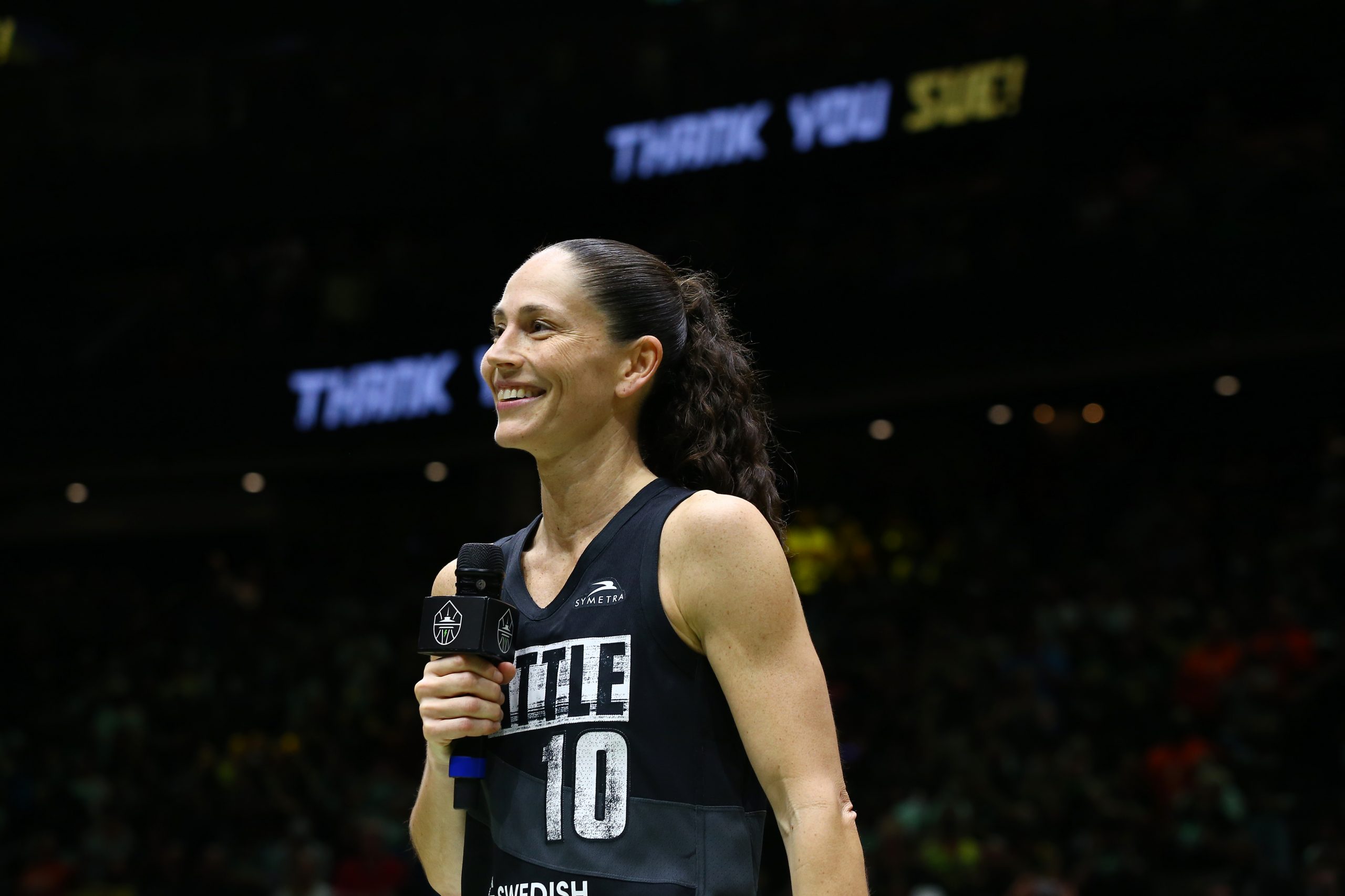 Sue Bird got a flower from a young fan for her last home game, and