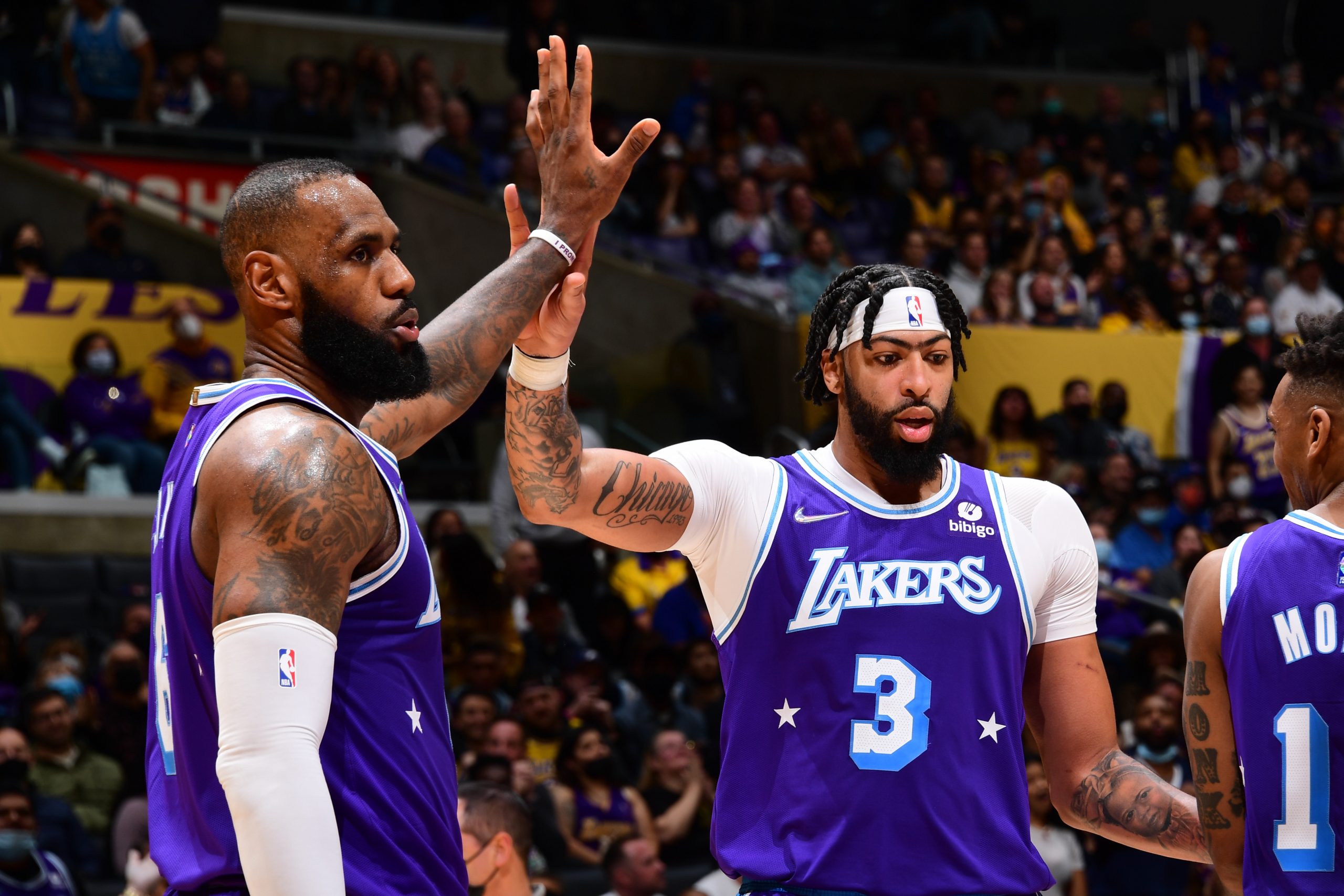 Fact or Fiction: The Lakers and LeBron James are challenging Father Time -  Yahoo Sports